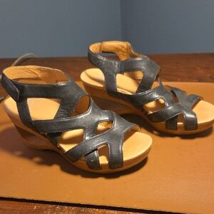 Dansko Stylish Black Leather Women's Sandals Size 8